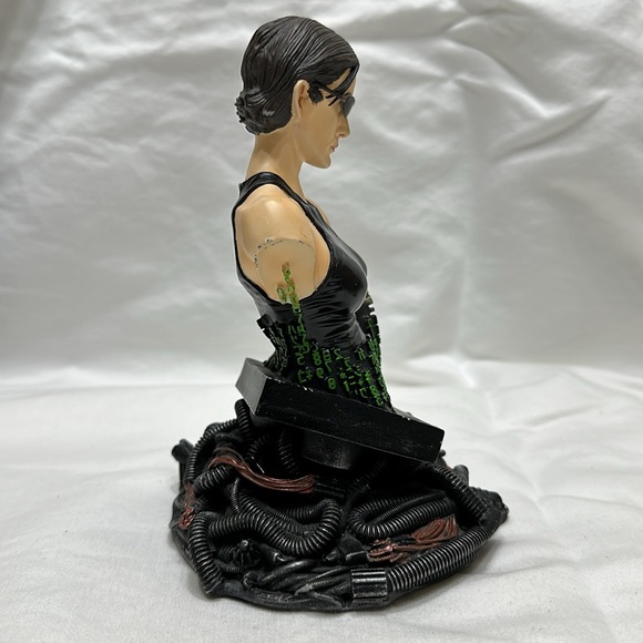 MATRIX Trinity bust - Picture 4 of 6